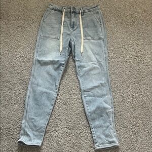 Judy Blue Light Wash High Waist Pull On Denim Joggers Size 9/29